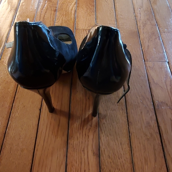 Black open toe heels - Picture 2 of 5